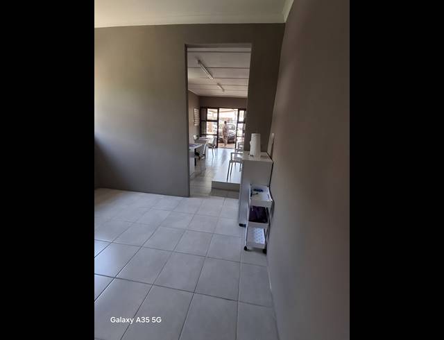 50M² BUSINESS TO LET IN SCOTTSVILLE
